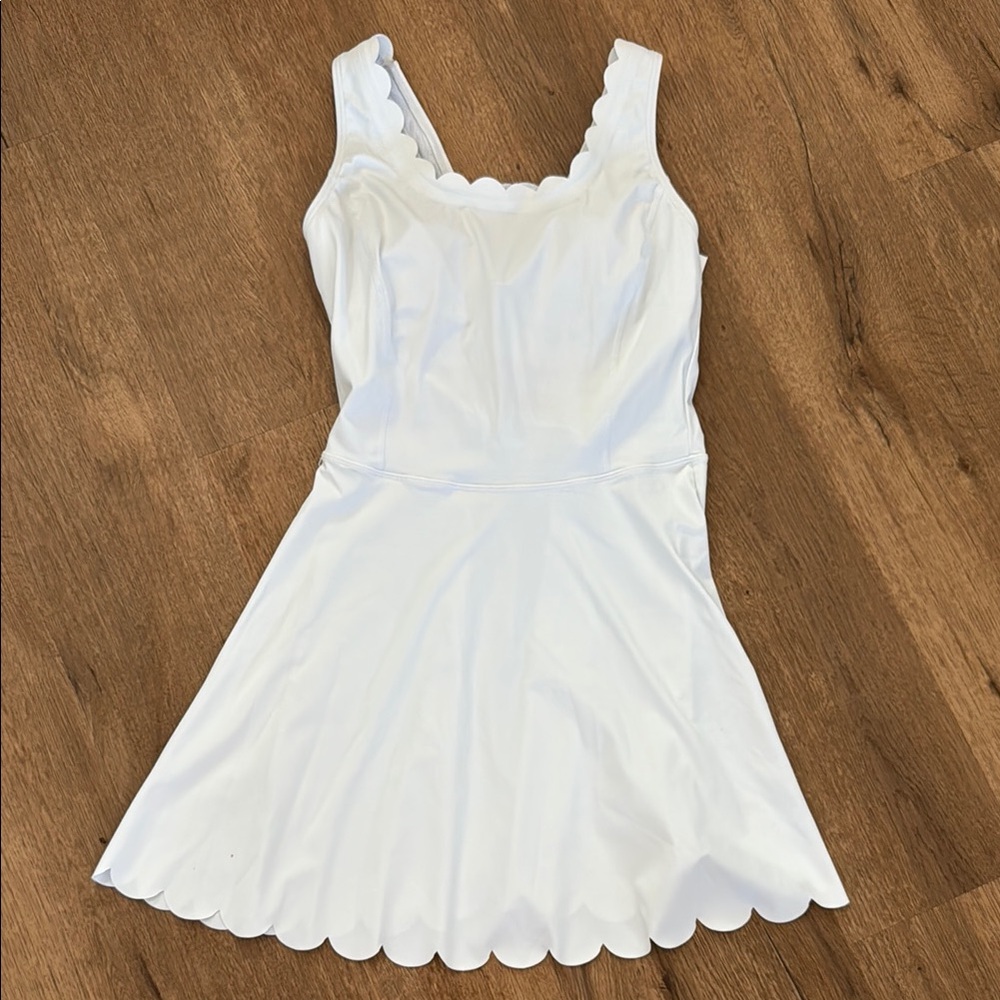 Attraco White Scalloped Sleeveless Dress